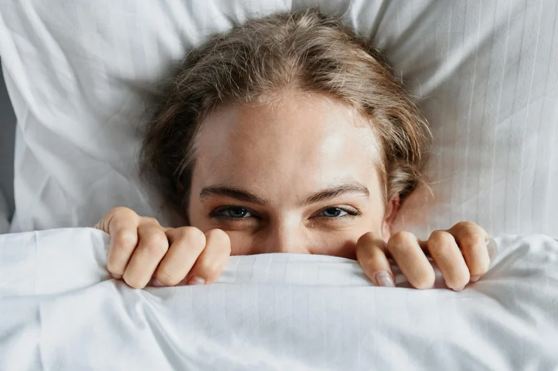 Micropigmentación de ojos despertando